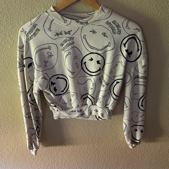 H&M Other - H&M Cream Smiley World Girls Crop Top Sweater